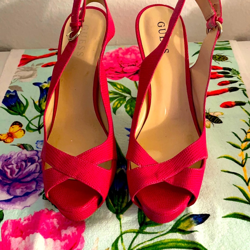 GUESS Slingback w/ Buckle (Hot Pink /Snakeskin